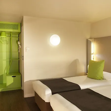 Hotel Campanile Épône
