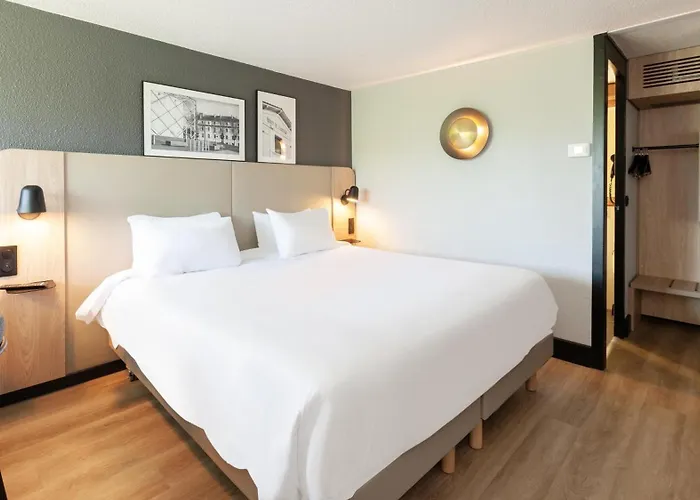 Campanile Nature - Hotel Épône